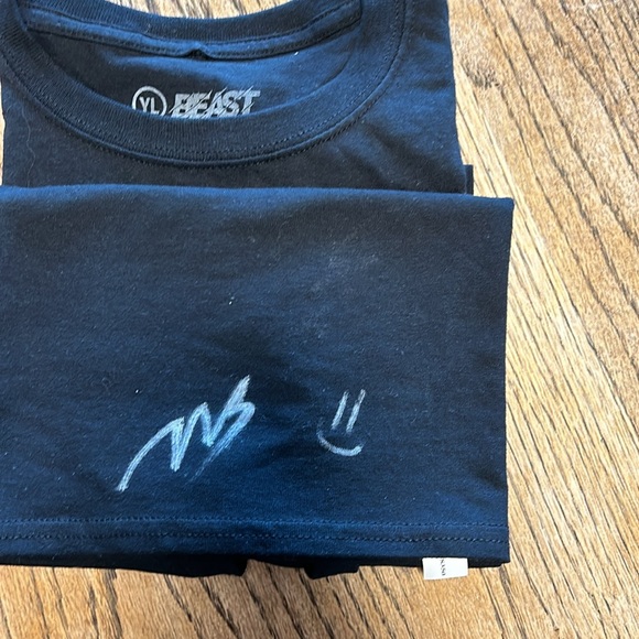 Mr. Beast Signed 40 million Subscribers T-shirt Y-Lg never wash or worn - Picture 4 of 4